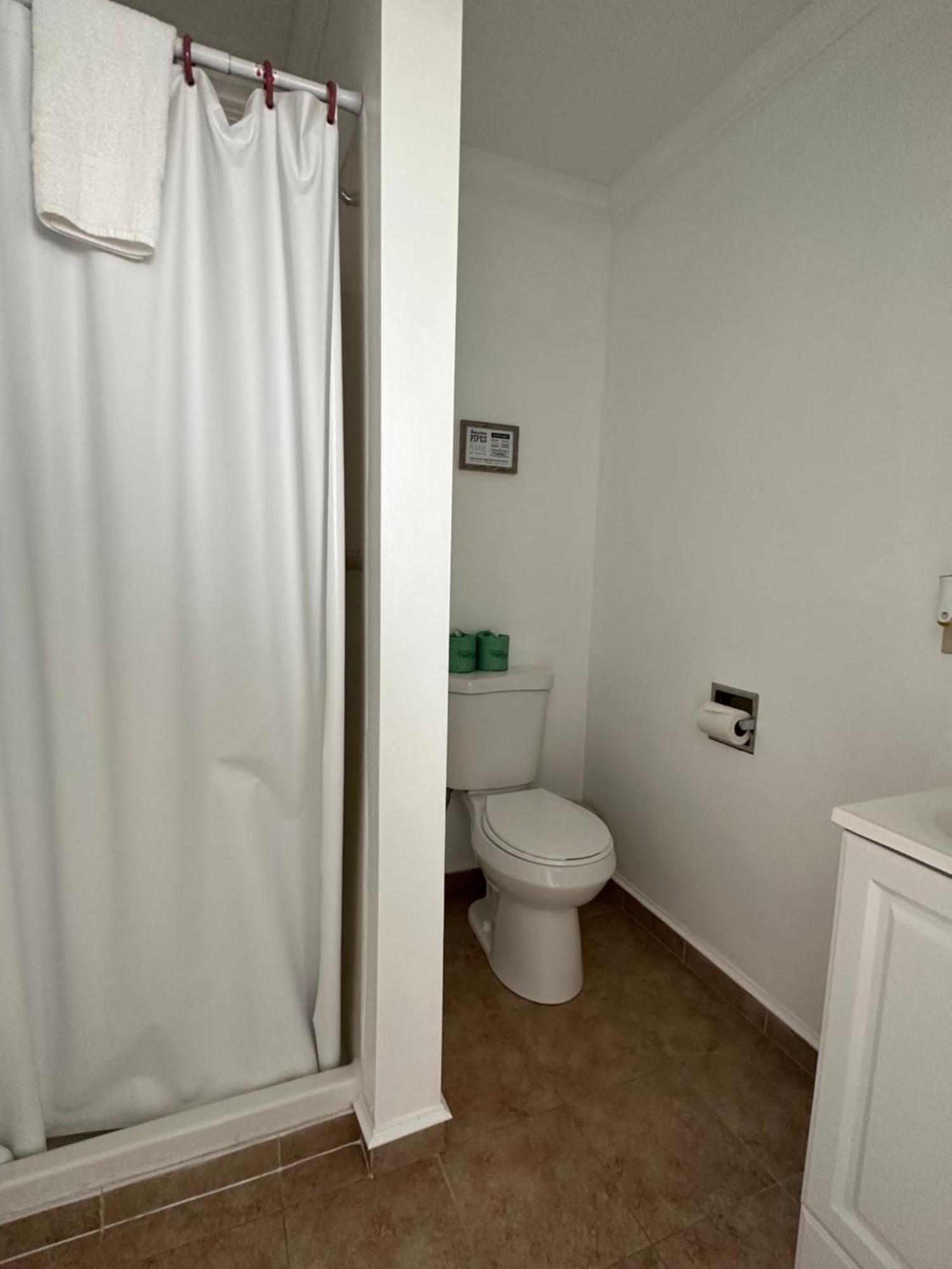 Sandcastle Beachfront Inn Westerly Bagian luar foto